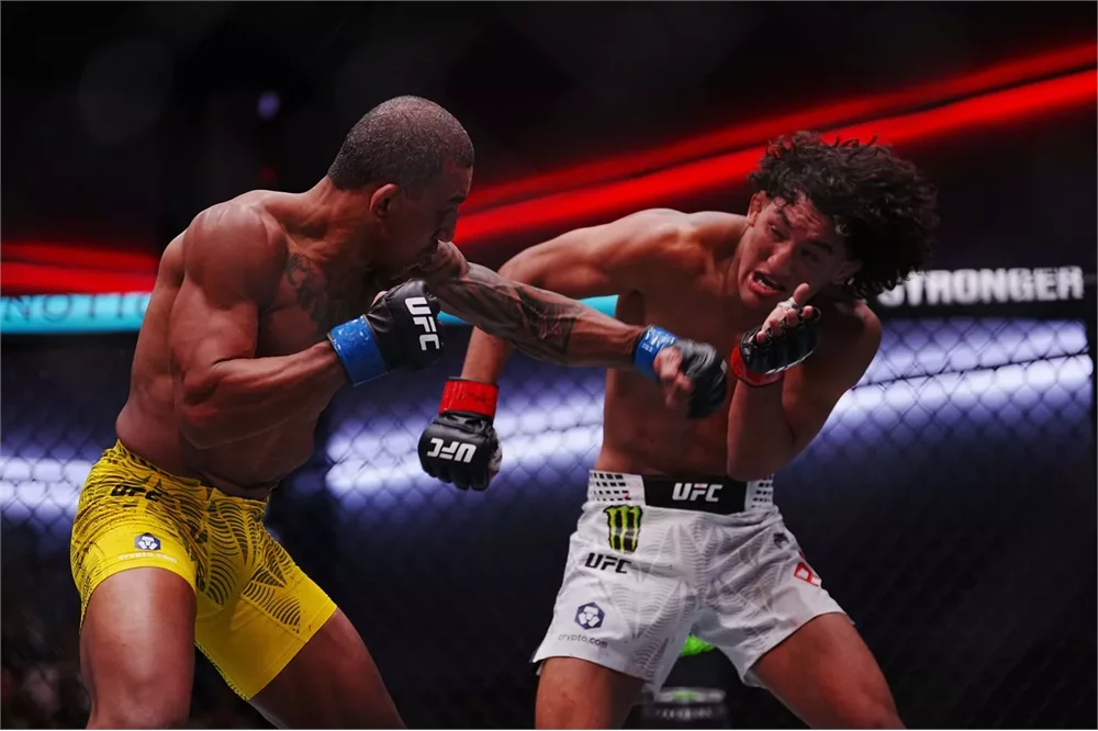 Děsivá tečka za nádhernou bitvou. UFC elita se strachuje o zdraví Barcelose